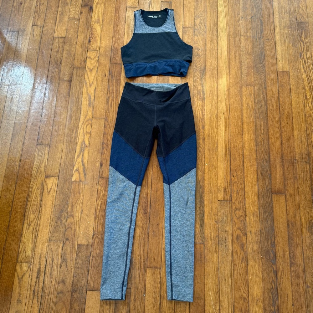 Outdoor Voices Set: Small Tri-Tone Bra + Leggings